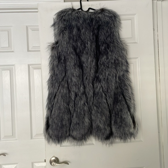 BCBG MAXAZRIA “MACKENZIE” FAUX FUR VEST - Picture 4 of 4
